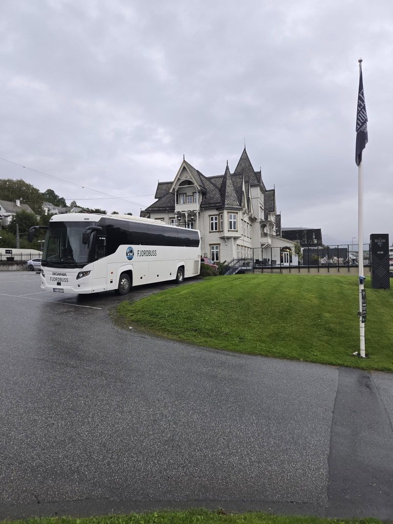 fjordbuss 4